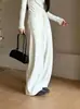 Pantalones de lana y acetato de pierna curva - adelgazantes, de cintura alta, casuales y con un diseño deconstruido