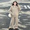Conjunto de Invierno para Niñas 2026 Moda Estilo Coreano Niña Mediano y Grande Niños Chaleco de Algodón Sudadera con Capucha de Felpa Pantalones de Chándal Conjunto de Tres Piezas Moderno