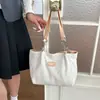 Bolso de pana de gran capacidad para mujer 2026 nueva moda simple texturizado asequible hombro de mano para el día a día