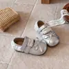 Novos Sapatos Mary Jane Infantis Outono 2026 com Acabamento em Renda e Laço, Solado Macio, Sapatos Infantis de Couro Antiderrapantes