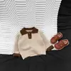 Suéter tipo polo retro de bloques de color para bebé, ropa de otoño/invierno para lactantes, top de punto elegante con cuello camisero, conjunto de otoño para niños