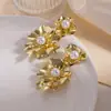 Pendientes Metálicos de Moda Creativa Estilo Ins Calados Corazón Estéreo Forma Geométrica Pétalos Estrella de Cinco Puntas Pendientes de Estilo Simple para Mujer