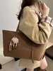 Bolsa de Axila em Camurça Estampa de Leopardo para Mulheres 2025 Nova Bolsa Tote Retro de Cruzamento de Fronteira de Alta Qualidade Bolsa de Mão/Ombro da Moda