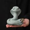 Pedra de areia verde Cobra-rei chinesa, enfeites de chá para animais de estimação, zodíaco chinês, ano da cobra, capa de mesa de chá criativa, artesanato decorativo