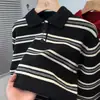 Camisa polo de malha listrada color block de manga curta estilo coreano para mulheres 2025 verão nova elegante slim-fit modeladora top tendência