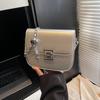 Bolsa de axila retrô estilo ocidental 2025, nova bolsa quadrada pequena de outono, bolsa de ombro transversal com corrente de nicho avançada, bolsa de tofu