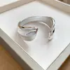 Pulsera Abierta Geométrica Plisada Brillante de Acrílico Moda Exagerada Europea y Americana Pulsera Versátil Joyería de Lujo Ligero Gama Alta