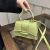 Bolso pequeño fresco de estilo occidental para mujer, primavera 2024, nuevo bolso bandolera cuadrado pequeño con textura de celebridad de Internet, todo a juego.