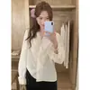 Foto Real de Camisa de Manga Larga con Bordado Pesado de Cuello en V Estilo Francés Retro Coreano para Mujer, Top de Verano Versátil y Elegante