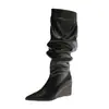 Botas de cano médio de salto alto plataforma estilo europeu e americano com bico fino, botas casuais plissadas de perna larga, botas western cowboy vintage