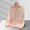 Estampa LOGO Roupa de Proteção Solar de Seda Gelada UPF50+ Verão Fresca Leve Proteção Solar Respirável Fresca Respirável Anti-sufocamento Roupa para a Pele
