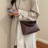 Bolsa de ombro trançada transfronteiriça de grande capacidade para mulheres, nova bolsa simples e única para o dia a dia, bolsa transversal de alta qualidade, moderna