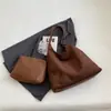 Bolso retro de gamuza de color sólido versátil personalizable para invierno, madre e hijo, nuevo 2026, textura de letras estampadas en caliente, bolso de hombro único