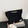 Bolsa de cosméticos de veludo cotelê espessada para uso doméstico Bolsa de viagem para mulheres Bolsa de lavagem de grande capacidade Bolsa de mão conveniente para armazenamento de troca de batom