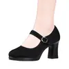 Zapatos de vestir de suela blanda Qipao para mujer de terciopelo 2026 nuevo modelo de otoño zapatos de tela impermeables para bailar tacones altos de suela gruesa para madre