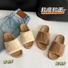 Chinelos Femininos Planos Slip-On da Moda 2026, Versáteis para Uso Externo, Chinelos Peludos, Casuais e Estilosos, Sapatos Slip-On Clássicos