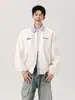 Jaqueta de gola de camisa estilo retrô americano para homens, casaco versátil da moda para outono com visual de duas peças, top casual bordado high street