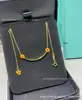 Nuevo collar blanco de nácar con sonrisa, V bañado en oro rosa de 18K, lujo ligero con un toque de alta gama, collar de nácar blanco con caras sonrientes en ambos lados