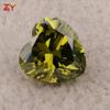 Moda de alta qualidade cor coração artificial em forma de pedra preciosa verde oliva amor sintético zircão CZ diamante pedra nua atacado