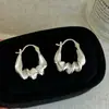 Pendientes de Metal Plateado Brillante Irregulares Retorcidos Diseño Simple de Moda Pendientes de Moda Lujo Ligero Adornos para Orejas de Gama Alta