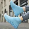 Zapatos de malla transpirable tipo slip-on de punto volador para parejas (hombres y mujeres), zapatos tipo calcetín ligeros con absorción de impactos, talla grande, para uso en exteriores