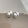 Brincos Geométricos com Textura Escovada Fosca para Mulheres, Estilo de Moda Único e de Nicho, Brincos Elegantes com Sensação de Luxo Leve e de Alta Qualidade, Brincos Transfronteiriços