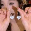 Brincos de Coração com Diamantes Incrustados em Agulha de Prata Design de Coração Doce de Nicho Brincos Longos Simples e Exquisitos Brincos Versáteis para Mulheres
