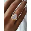 Anel Curvo Personalizado Retro de Alto Padrão com Acabamento Escovado Exagerado com Pingente de Diamante Anel de Pedido para Mulheres Presente