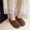 Chinelos de Lã de Cordeiro para Envolver a Cabeça para Mulheres 2026 Outono/Inverno Sapatos Peludos Planos Antiderrapantes para Exterior Sapatos Quentes de Algodão com Solado Espesso para Casa