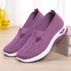 Los Zapatos de Mamá Son Cómodos y Transpirables en Verano, Zapatos Casuales de Suela Suave para Mujeres de Mediana Edad y Mayores, Zapatos de Tela Old Beijing con Corte de Malla y Suela Plana para Mujeres