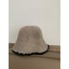 Sombrero de cubo a juego de colores de rollo de cordero para niñas elegante elegante de alta gama sombrero de lámpara de mesa suave glutinoso cálido que hace que la cara se vea pequeña sombrero de pescador pequeño para hombres