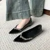 Zapatos sin cordones de estilo nuevo y moderno 2026 que combinan con faldas, versátiles y duraderos, zapatos de mujer de corte bajo elegantes y de alta apariencia para uso en exteriores.
