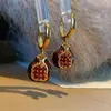 Novedad Otoño e Invierno Estilo Lindo Pendientes de Granada con Microincrustaciones Rojas de Ankora para Mujer, Lujo Accesible y Pendientes de Fruta Creativos de Gama Alta