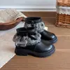 Botas Femininas 2026 Outono Novo Estilo Botas Martin de Solado Macio para Crianças Moda Menina Botas de Couro com Cadarço Crianças Médias e Grandes Estilosas