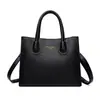 Bolso de mujer nuevo modelo 2026, bolso de hombro simple para mujer, bolso cruzado para señoras de mediana edad, bolso de mano para mujer, envío directo de una pieza