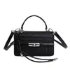Bolso pequeño cuadrado con patrón tejido 2026 nuevo estilo moderno alta apariencia bolso de mano versátil para trabajadores de oficina commute elegante bolso cruzado