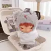 Solo ropa de muñeca: Colgante de muñeca de peluche de vinilo de la serie Hirono Road Log, conjunto de ropa para muñeca Hirono, abrigo, sombrero