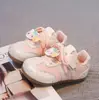 Sapatos infantis da moda 26 novidades de outono sapatos esportivos infantis para meninas com proteção para os dedos, sapatos casuais anticolisão, sapatos de bebê respiráveis em malha