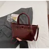 Bolso Nuevo para Mujer Bolso de Mano Elegante Nicho Versátil para Viajes Diarios Bolso de Hombro Único Cruzado Bolso de Mano Retro con Hebilla Transfronterizo