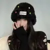 Chapéu de Lã Tricotado com Proteção de Orelha de Pelúcia Novo de Inverno Sensação de Alto Padrão Estilo Coreano Feminino Bonito Moda Versátil Afina o Rosto