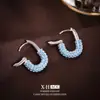 Brincos de Argola em Formato de U com Zircônia Azul de Luxo Leve de Alta Qualidade, Estilo de Moda Europeu e Americano, Brincos Versáteis com Design Único para Mulheres