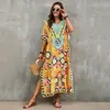 Europa y Estados Unidos Transfronterizo Zhang Fondo Verde Flor Suelta Bata de Playa Vestido Protector Solar Vacaciones en la Costa Traje de Baño Bikini Blusa