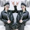 9256 Da Ai Mei Yuan 2025 Primavera Nueva Moda Suelta Adelgazante Chaqueta Corta de Cuero para Mujeres Petite Trendy