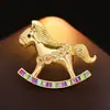 Broche Cavalo de Troia Fashion e Único com Design de Nicho, Corsage com Zircônia Micro-Incrustada, Broche Masculino Exquisito e de Alta Qualidade