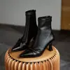 Botas de Cano Curto Elegantes de Salto Alto com Bico Fino, Moda Versátil, Novidade Outono 2026 para Mulheres, Botas Chelsea Pretas, Botas Femininas de Estilo Elegante
