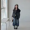 Conjunto de colete de couro para meninas, nova coleção outono/primavera 2026, moletom com capuz para meninas, conjunto de outono infantil, calça jeans