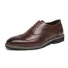 Sapatos de couro pontudos estilo britânico transfronteiriços, nova coleção Amazon, sapatos de casamento, tamanhos grandes, calçados formais de negócios, sapatos masculinos casuais texturizados