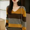 Tricô Malha Tricotada Listrada Contrastante com Decote V Coreano para Mulheres no Outono e Inverno Novo Design Solto e Justo Casual Tricô Malha Tricotada para Mulheres