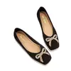 Zapatos populares versátiles de estilo slip-on con suelas planas y blandas, nueva colección otoño 2026, mocasines slip-on de estilo francés para el commuting de mujer