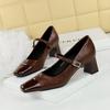 5292 Estilo Retro Europeo y Americano Tacón Medio Tacón Grueso Boca Baja Costuras Cabeza Cuadrada Hebilla Diamante de Agua Zapatos Individuales Primavera y Otoño Zapatos de Mujer